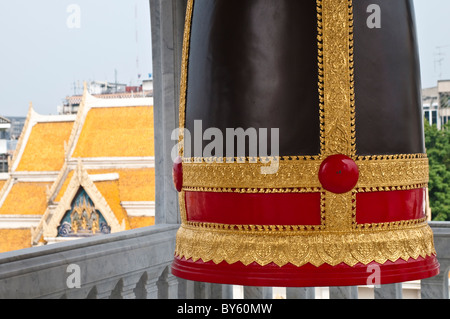 Große dekorative Glocke, Wat Traimit, China Town, Bangkok, Thailand Stockfoto