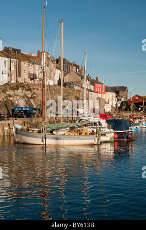 Mevagissey Hafen im Spätwinter Nachmittagssonne in Cornwall West Of England UK Stockfoto