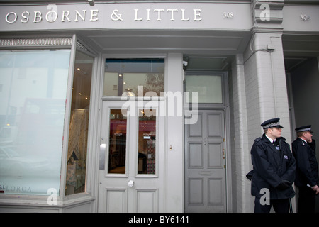 Protest von UK Uncut außerhalb Osborne & wenig, London: Kanzler George Osborne Familienbetrieb Stockfoto