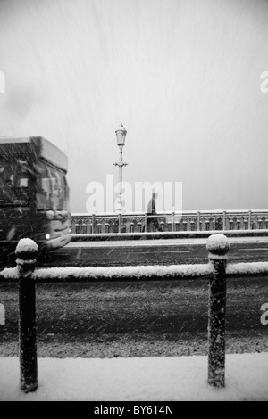 Snow Blizzard auf Battersea Bridge, Chelsea, London, UK Stockfoto