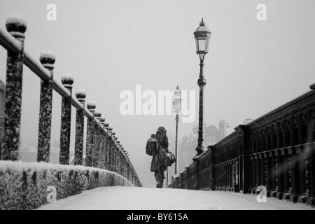 Snow Blizzard auf Battersea Bridge, Chelsea, London, UK Stockfoto