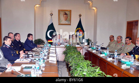 Joint Chiefs Of Staff Committee (JCSC) Vorsitzender, Gen.Khalid Shamim Wynne und Gen.Volker Wieker, Chef der Verteidigung Mitarbeiter Deutschland Stockfoto