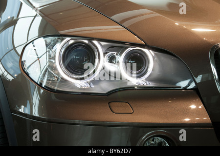 LED-Scheinwerfer auf einem BMW Stockfoto