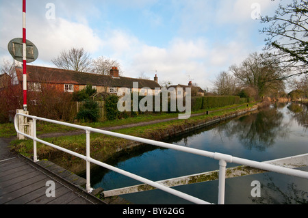 Die Hubbrücke auf dem Basingstoke Kanal an der North Warnborough Hampshire in England Stockfoto