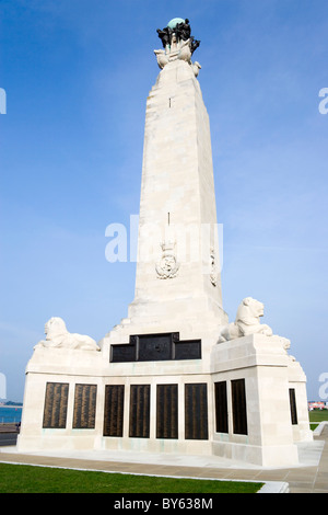 ENGLAND Hampshire Portsmouth Weltkrieg ein Naval Memorial Obelisk auf Southsea Seafront, entworfen von Sir Robert Lorimer Stockfoto