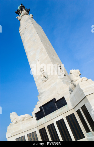 ENGLAND Hampshire Portsmouth Weltkrieg ein Naval Memorial Obelisk auf Southsea Seafront, entworfen von Sir Robert Lorimer Stockfoto