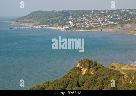 Blick nach Osten zu Lyme Regis an der Küste von Dorset, gesehen von Cains Torheit Klippen Stockfoto