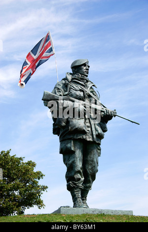 England Hampshire Portsmouth Southsea Royal Marines Museum Bronze Skulptur mit dem Titel Yomper von Philip Jackson Stockfoto