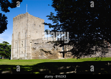 England Hampshire Portsmouth Harbour Portchester Castle normannischen Turm mit halten der römischen Ufer fort Stockfoto