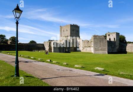 England Hampshire Portsmouth Harbour Portchester Castle normannischen Turm im sächsischen halten des römischen Ufer fort Stockfoto