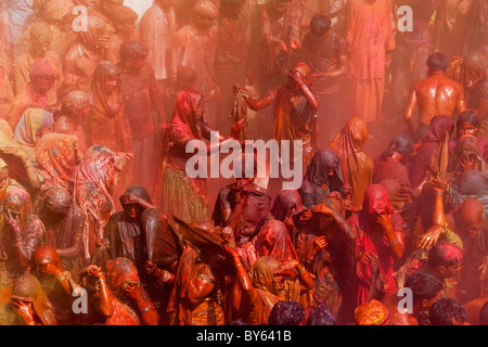 Holi-Fest in einem Tempel nr Mathura, Uttar Pradesh, Indien Stockfoto