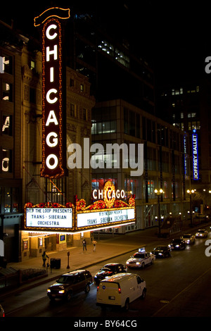 Eine Nachtansicht des Theaters Chicago North State Street in der Loop-Bereich von Chicago, Illinois, USA. Stockfoto