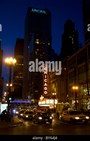 Eine Nachtansicht des Theaters Chicago North State Street in der Loop-Bereich von Chicago, Illinois, USA. Stockfoto
