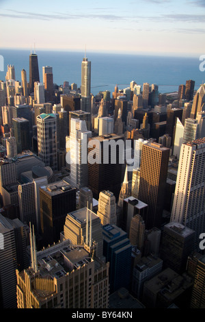 Blick auf die Stadt und den Lake Michigan Uferpromenade vom Willis Tower in Chicago, Illinois, USA. Stockfoto