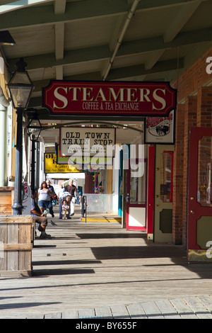 Holzplatte Bürgersteige an Old Sacramento State Historic Park in Sacramento, California, USA. Stockfoto
