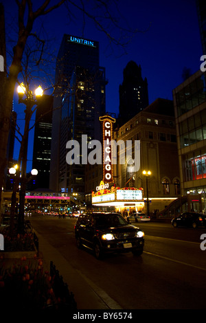 Eine Nachtansicht des Theaters Chicago North State Street in der Loop-Bereich von Chicago, Illinois, USA. Stockfoto