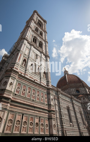 Fassade des Dumo in Florenz Italien weiß grün und rosa toskanischem Marmor verkleidet Stockfoto