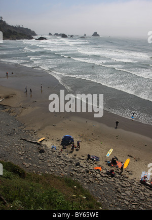 Surfer am Strand Oswald West State Park Oregon Coast Stockfoto