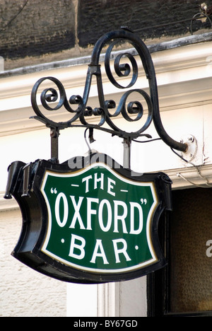 Die Oxford Bar in Young Street, New Town, Edinburgh, Schottland. Stockfoto