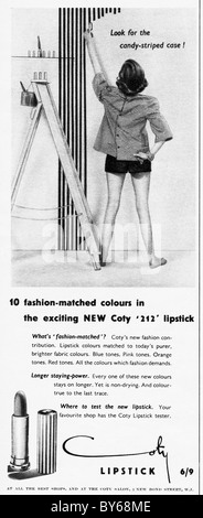 1950er Jahren Anzeige im Damenmode-Magazin für Coty 212 Lippenstift Stockfoto