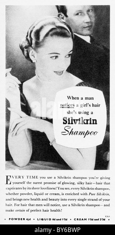 1950er Jahren Anzeige im Damenmode-Magazin für Silvikrin shampoo Stockfoto