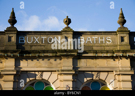 Brüstung der historischen Buxton Bäder / Whirlpool / gut / Brunnen / Heilwasser / Frühjahr Wasserbecken / pools. Derbyshire. UK Stockfoto