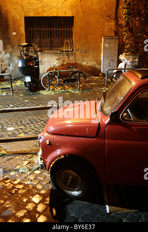 Regen Sie in Trastevere Viertel bei Nacht, Rom, Italien Stockfoto