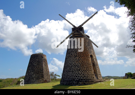 Windmühlen auf Plantage in antigua Stockfoto