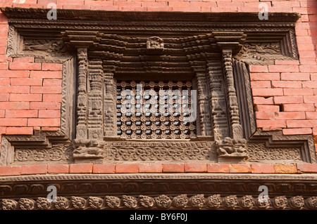 geschnitzte Holz-Fenster im königlichen Palast in alten Patan, in der Nähe von Kathmandu, Nepal Stockfoto