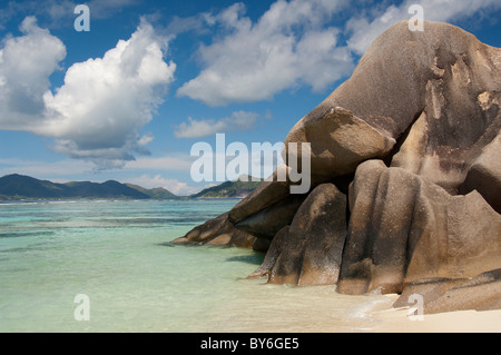 Seychellen, Insel La Digue. Anse Source D'Agent, beliebten weißen Sandstrand. Stockfoto