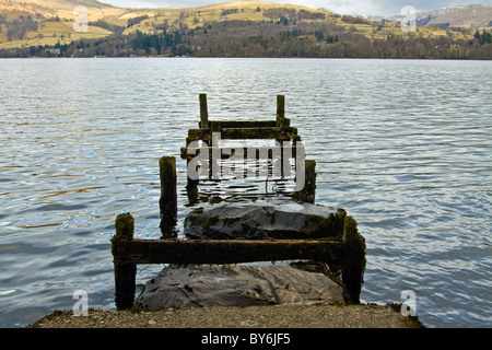 Prekäre Bootsanlegers am Lake Windermere Stockfoto