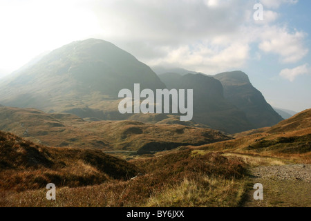 Die drei Schwestern von Glencoe in den Highlands von Schottland, aufgenommen im Herbst. Stockfoto