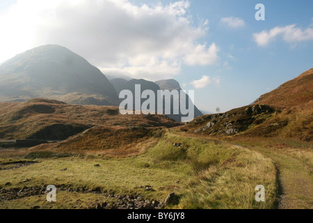 Die drei Schwestern von Glencoe in den Highlands von Schottland, aufgenommen im Herbst. Stockfoto