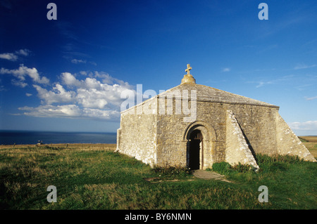 12. Jahrhundert St. Aldhelm Kapelle auf dem Jurassic Dorset Küstenpfad ist eine isolierte Norman Gebäude in der Purbeck Hills. Stockfoto