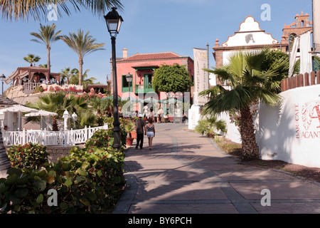 Spaziergang auf der Promenade an der Costa Adeje, Teneriffa, Kanarische Inseln, Spanien Stockfoto