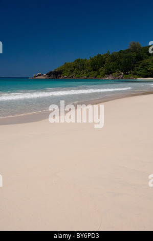 Seychellen, Insel Mahe. Westküste, Kish (aka Grand Anse), der längste Strand auf Mahe. Stockfoto