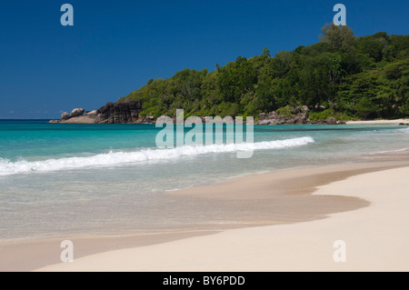 Seychellen, Insel Mahe. Westküste, Kish (aka Grand Anse), der längste Strand auf Mahe. Stockfoto