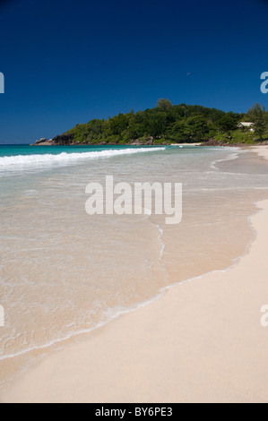 Seychellen, Insel Mahe. Westküste, Kish (aka Grand Anse), der längste Strand auf Mahe. Stockfoto