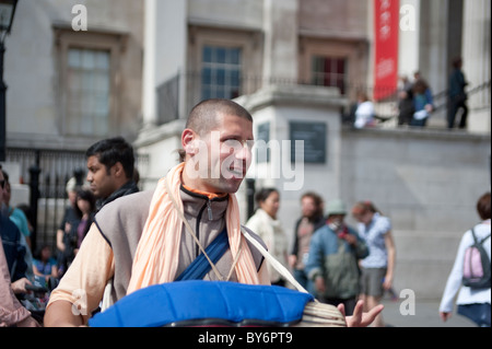 Hare-Krishna-Anhänger am Ratha Yatra hinduistische Festival Streitwagen, Trafalgar Square, London 2010 Stockfoto