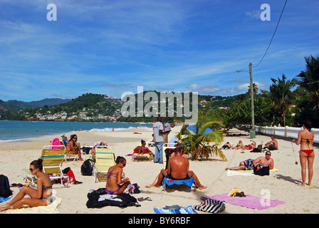 Urlauber am Strand, St. George's, Grenada, Karibik. Stockfoto