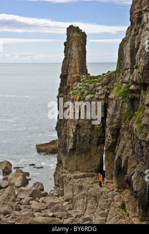 Felsenbucht unterhalb St. Govan Kapelle, Pembrokeshire, Wales Stockfoto