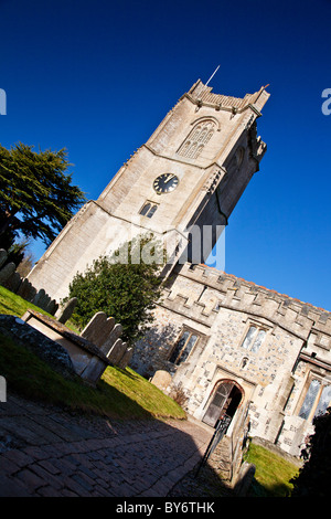 St. Michael Kirche in Land Dorf Aldbourne, Wiltshire, England, Großbritannien Stockfoto