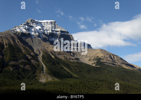 Eines der vielen schönen Berg Szenen gefunden entlang des Icefields Parkway im Banff Nationalpark, Alberta Stockfoto