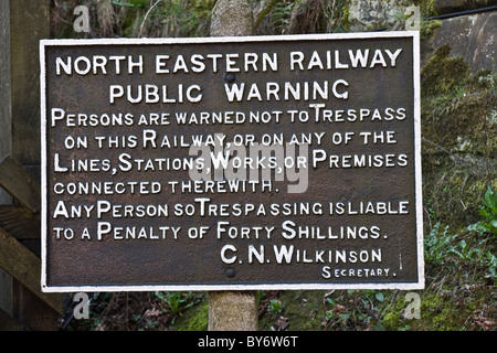 Abmahnung am Bahnhof Grosmont, North York Moors Railway. Stockfoto