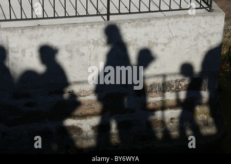 Frankreich-Elsass-Straßburg sonnigen Sonntagnachmittag Kanal Seite Schatten Stockfoto