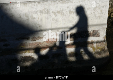 Frankreich-Elsass-Straßburg sonnigen Sonntagnachmittag Kanal Seite Schatten Stockfoto