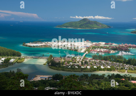 Seychellen, Insel Mahe. Hauptstadt Victoria. Eden Island, von Menschenhand geschaffenen Insel Erholungsgebiet. Stockfoto