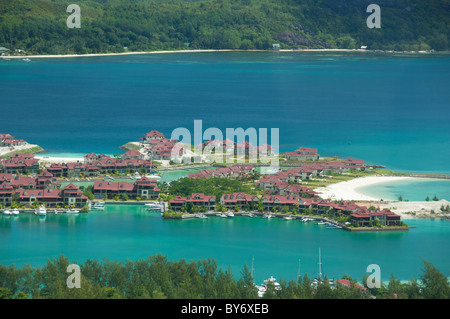 Seychellen, Insel Mahe. Hauptstadt Victoria. Eden Island, von Menschenhand geschaffenen Insel Erholungsgebiet. Stockfoto
