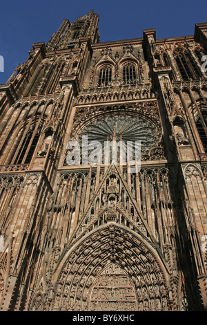 Frankreich Elsass Straßburg Notre Dame Kathedrale gotische Fassade der Kirche detail Stockfoto