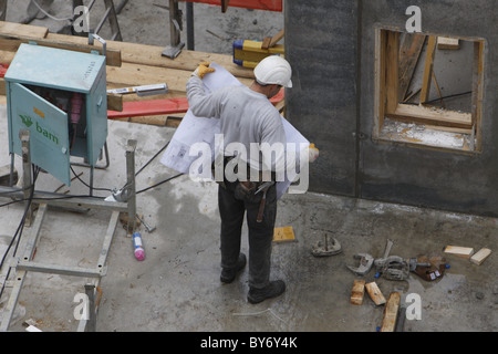 DEU, 20101109, Arbeiter auf einer Baustelle Copyright (c) Gerhard Leber Stockfoto